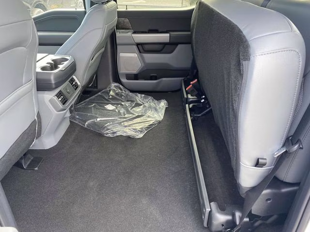 2025 Oxford White Ford F-150 Lightning Flash AWD Truck