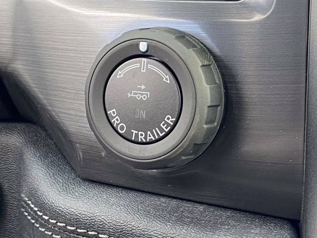 2025 Oxford White Ford F-150 Lightning Flash AWD Truck