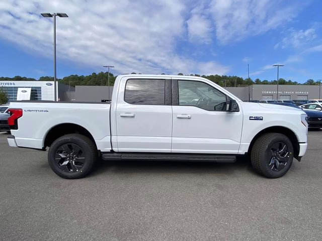 2025 Oxford White Ford F-150 Lightning Flash AWD Truck