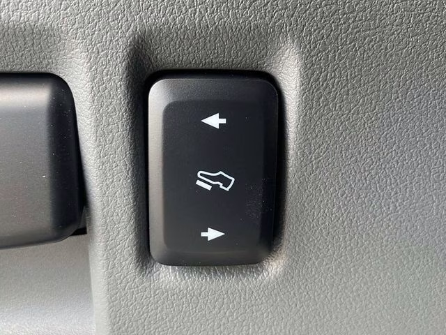 2025 Oxford White Ford F-150 Lightning Flash AWD Truck