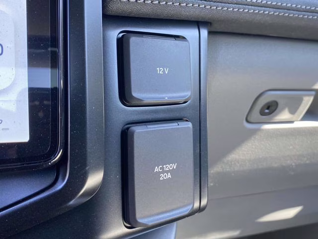 2025 Space White Metallic Ford F-150 Lightning Flash AWD Truck