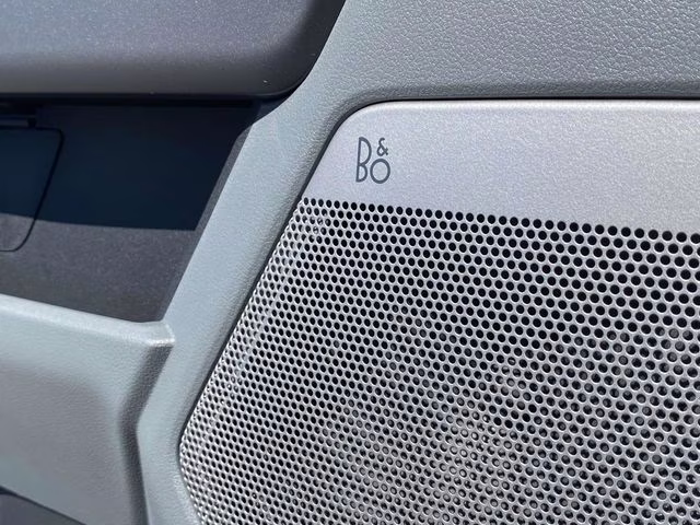 2025 Oxford White Ford F-150 Lightning Flash AWD Truck