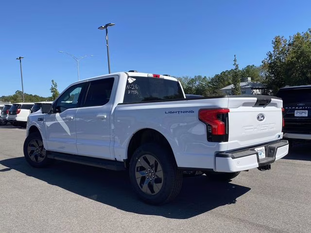 2025 Oxford White Ford F-150 Lightning Flash AWD Truck