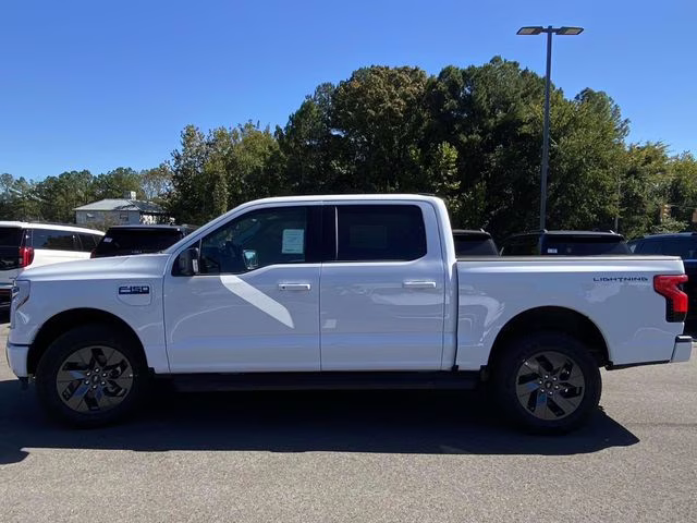 2025 Oxford White Ford F-150 Lightning Flash AWD Truck
