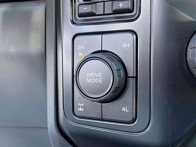 2025 Oxford White Ford Super Duty F-250 SRW XLT 4X4 Truck