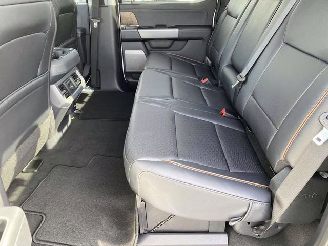 2026 Oxford White Ford Super Duty F-250 SRW Lariat 4X4 Truck