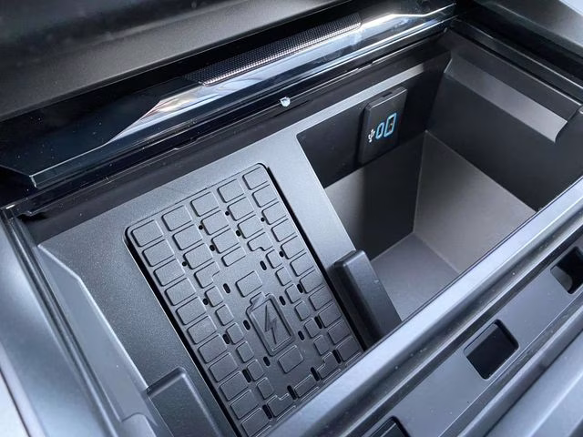 2026 Oxford White Ford Super Duty F-250 SRW Lariat 4X4 Truck