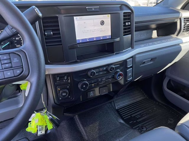 2026 Oxford White Ford Super Duty F-350 SRW XL 4X4 Truck