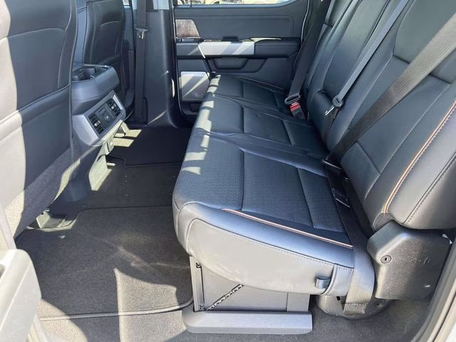 2026 Avalanche Ford Super Duty F-350 SRW Lariat 4X4 Truck