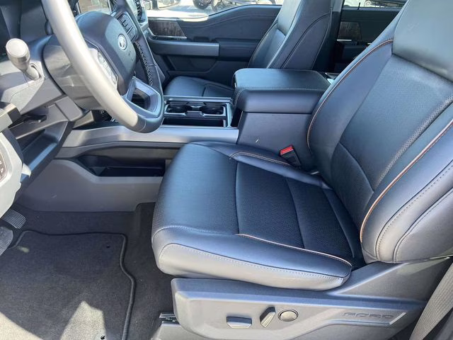 2026 Avalanche Ford Super Duty F-350 SRW Lariat 4X4 Truck