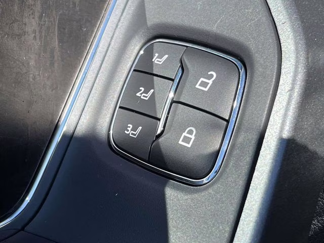 2026 Avalanche Ford Super Duty F-350 SRW Lariat 4X4 Truck