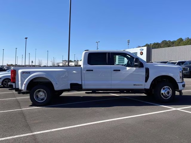 2026 Oxford White Ford Super Duty F-350 DRW XL 4X4 Truck