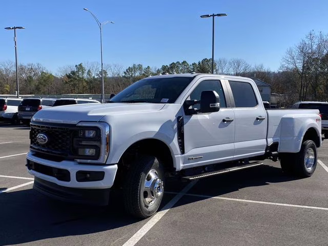 2026 Oxford White Ford Super Duty F-350 DRW XL 4X4 Truck