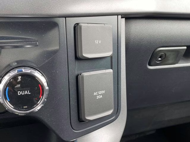 2025 Oxford White Ford F-150 XLT 4X4 Truck