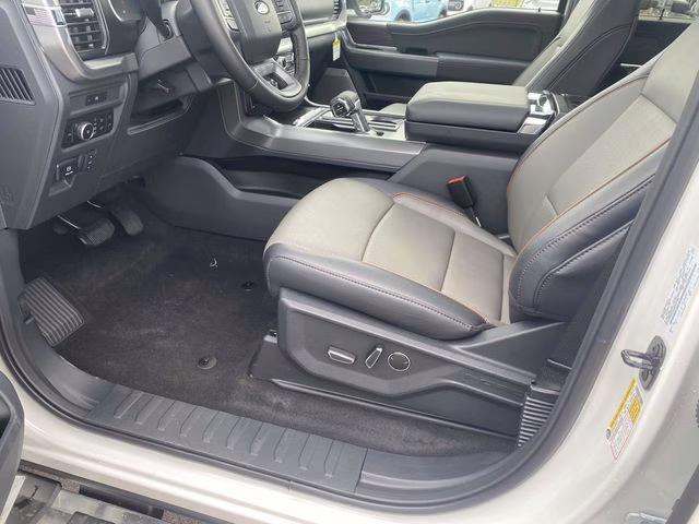 2025 White Metallic Ford F-150 Lariat 4X4 Truck