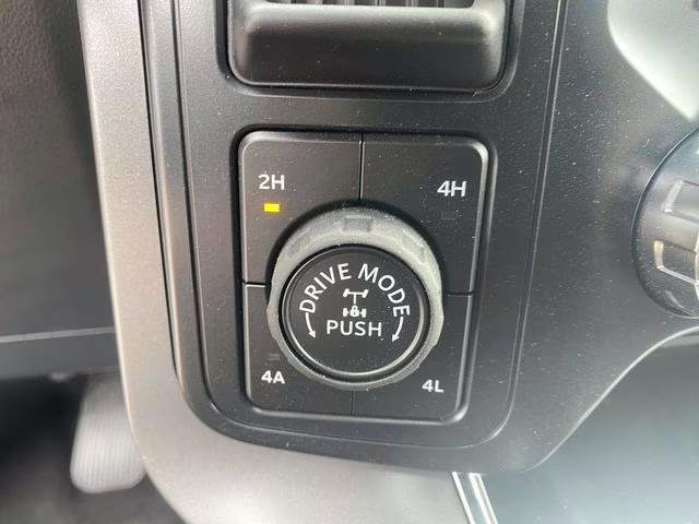 2025 White Metallic Ford F-150 Lariat 4X4 Truck