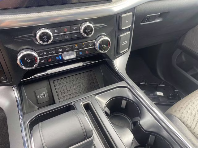 2025 White Metallic Ford F-150 Lariat 4X4 Truck