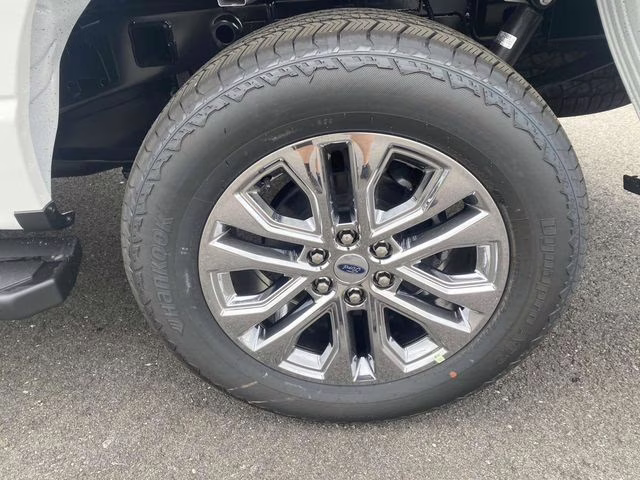 2025 White Metallic Ford F-150 Lariat 4X4 Truck