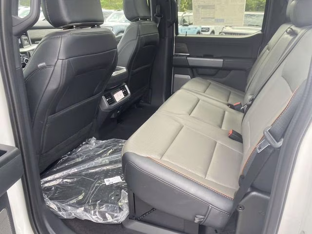 2025 White Metallic Ford F-150 Lariat 4X4 Truck