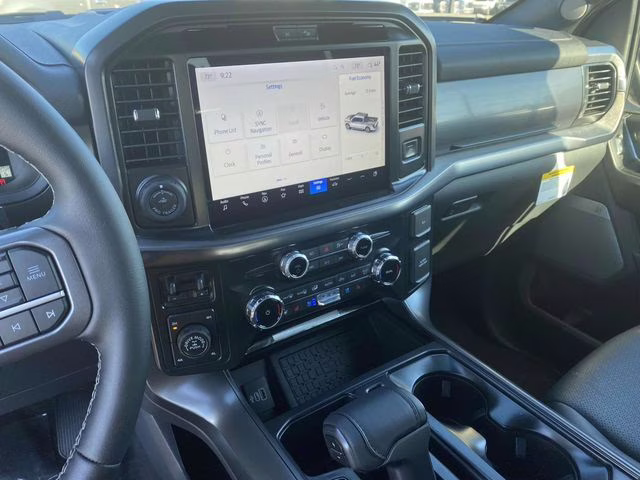 2025 Silver Metallic Ford F-150 Lariat 4X4 Truck