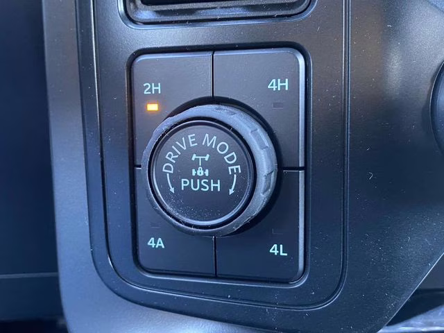 2025 Silver Metallic Ford F-150 Lariat 4X4 Truck