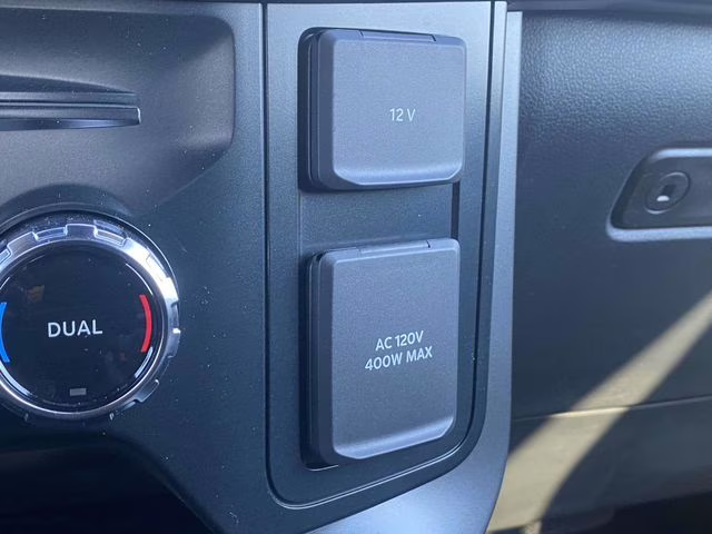 2025 Silver Metallic Ford F-150 Lariat 4X4 Truck