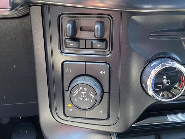 2025 Black Metallic Ford F-150 Lariat 4X4 Truck