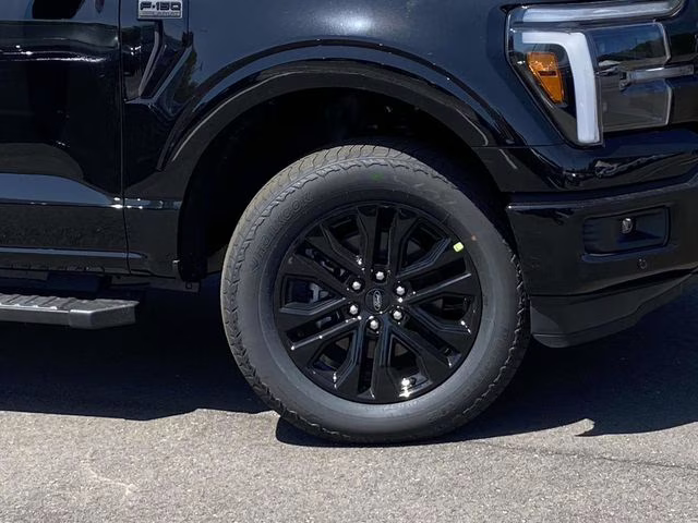 2025 Black Metallic Ford F-150 Lariat 4X4 Truck