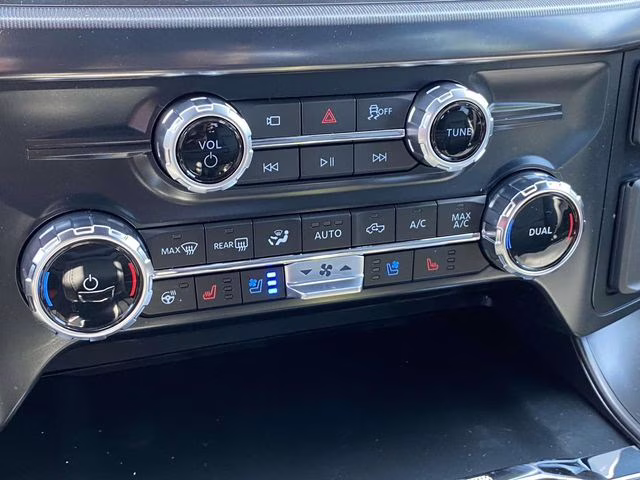 2025 Black Metallic Ford F-150 Lariat 4X4 Truck