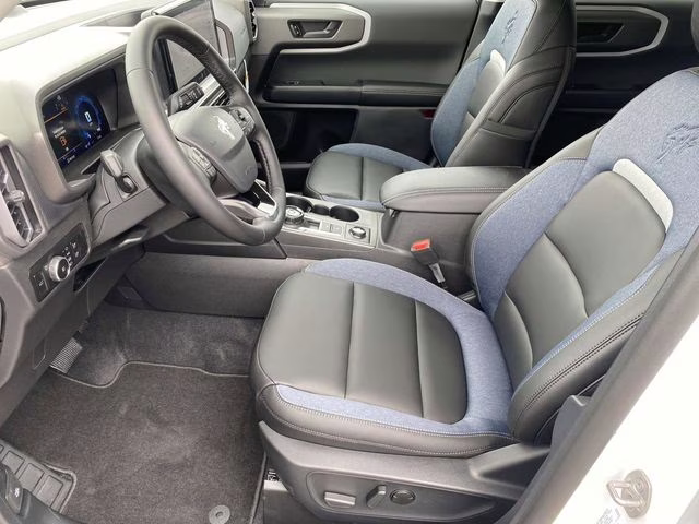 2025 Oxford White Ford Bronco Sport Outer Banks 4X4 SUV