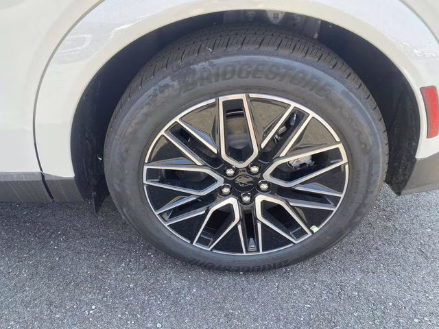 2025 Star White Metallic Tri-Coat Ford Mustang Mach-E Premium RWD SUV