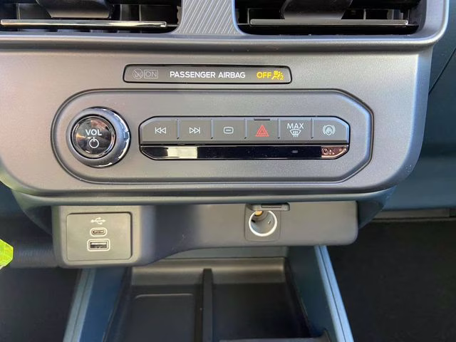 2025 Oxford White Ford Maverick XL FWD Truck