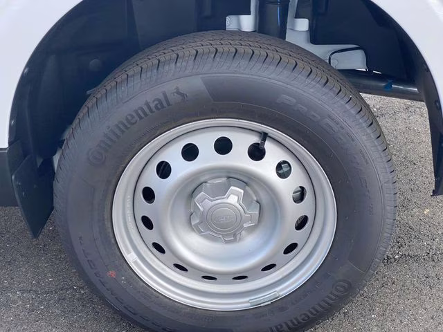 2025 Oxford White Ford Maverick XL FWD Truck