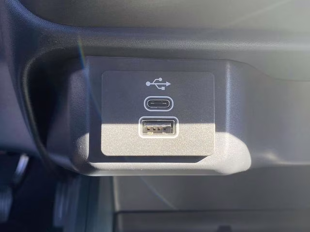 2025 Oxford White Ford Maverick XL FWD Truck