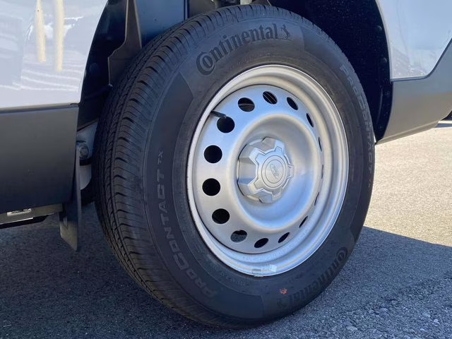 2025 Oxford White Ford Maverick XL FWD Truck