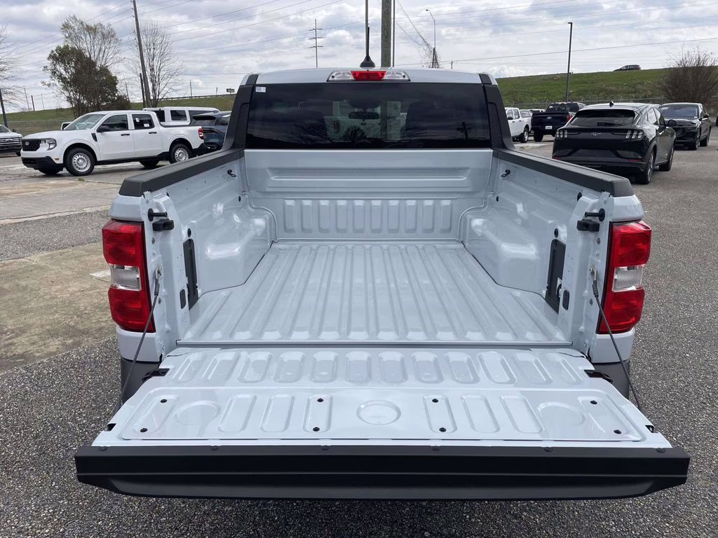 2026 White Metallic Ford Maverick XL FWD Truck