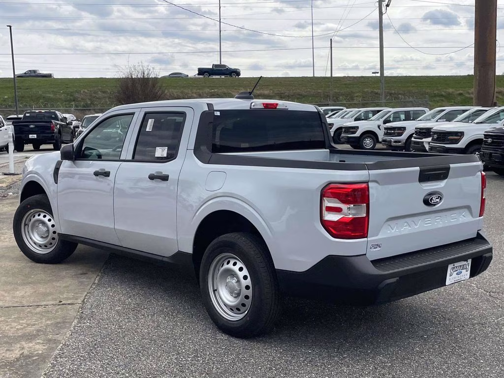 2026 White Metallic Ford Maverick XL FWD Truck