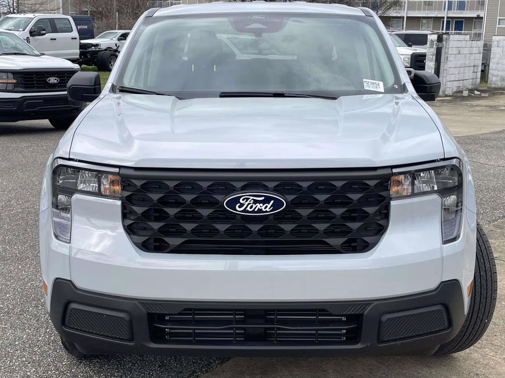 2026 White Metallic Ford Maverick XL FWD Truck