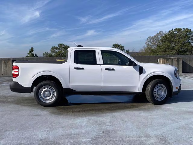 2025 Oxford White Ford Maverick XL AWD Truck