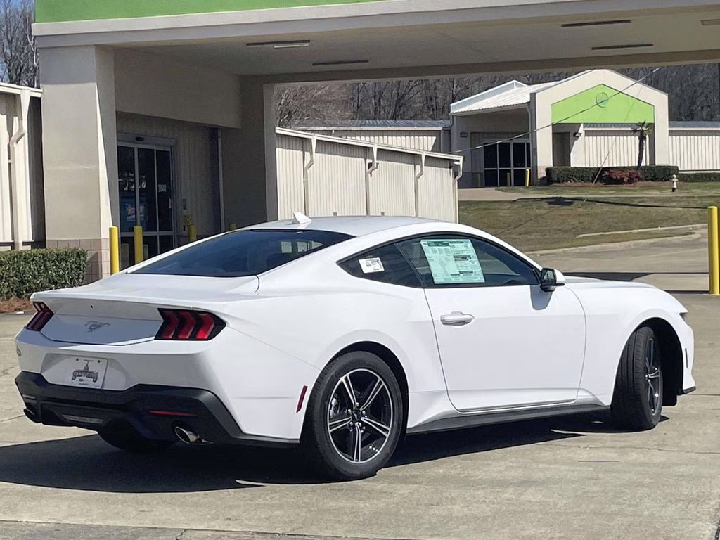 2025 Oxford White Ford Mustang EcoBoost RWD Coupe