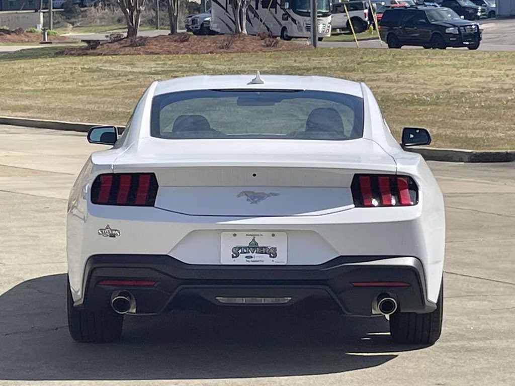2025 Oxford White Ford Mustang EcoBoost RWD Coupe