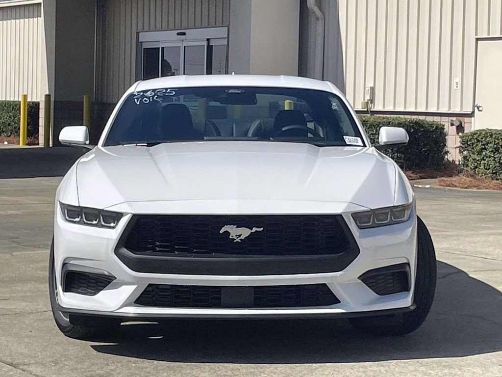 2025 Oxford White Ford Mustang EcoBoost RWD Coupe