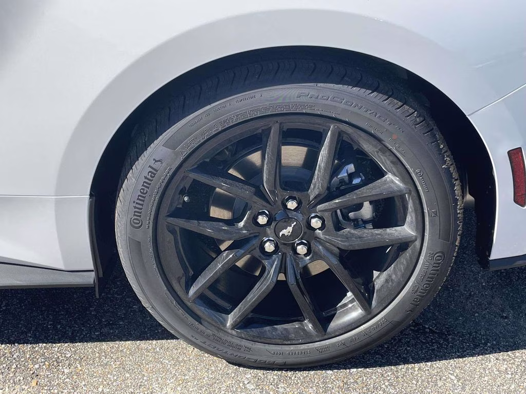 2026 Oxford White Ford Mustang EcoBoost RWD Coupe