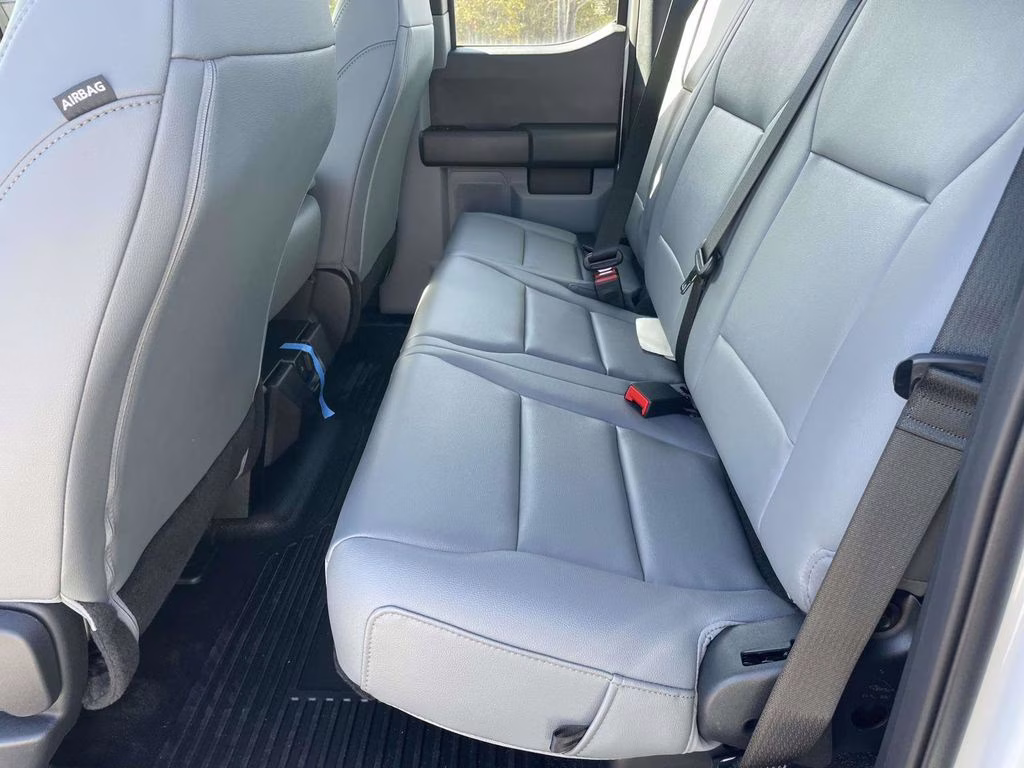 2025 Oxford White Ford Super Duty F-350 DRW XL 4X4 Chassis