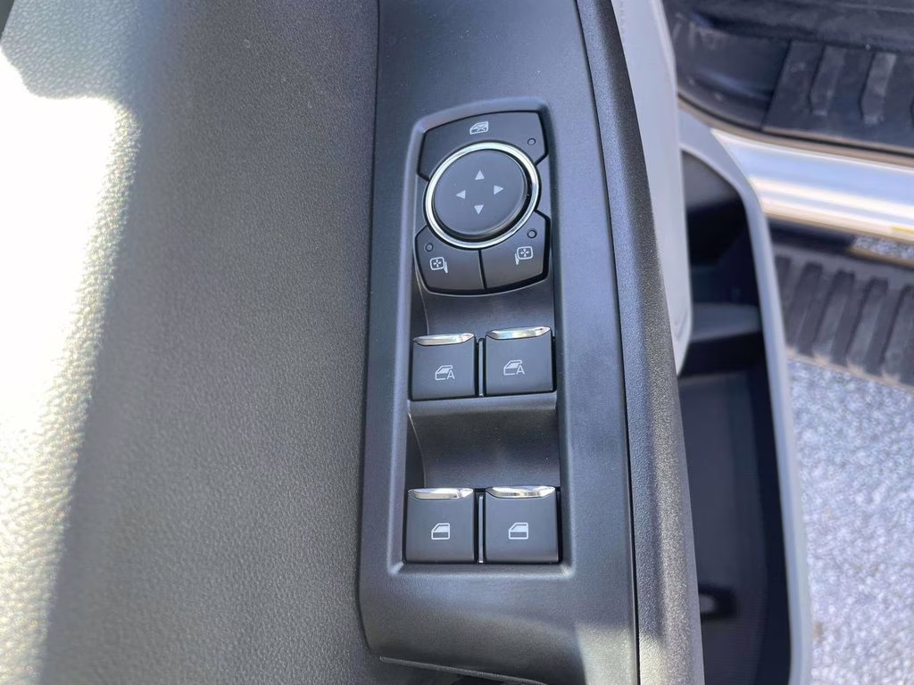 2025 Oxford White Ford Super Duty F-350 DRW XL 4X4 Chassis