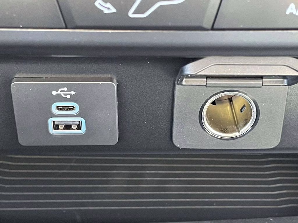 2025 Oxford White Ford Super Duty F-350 DRW XL 4X4 Chassis