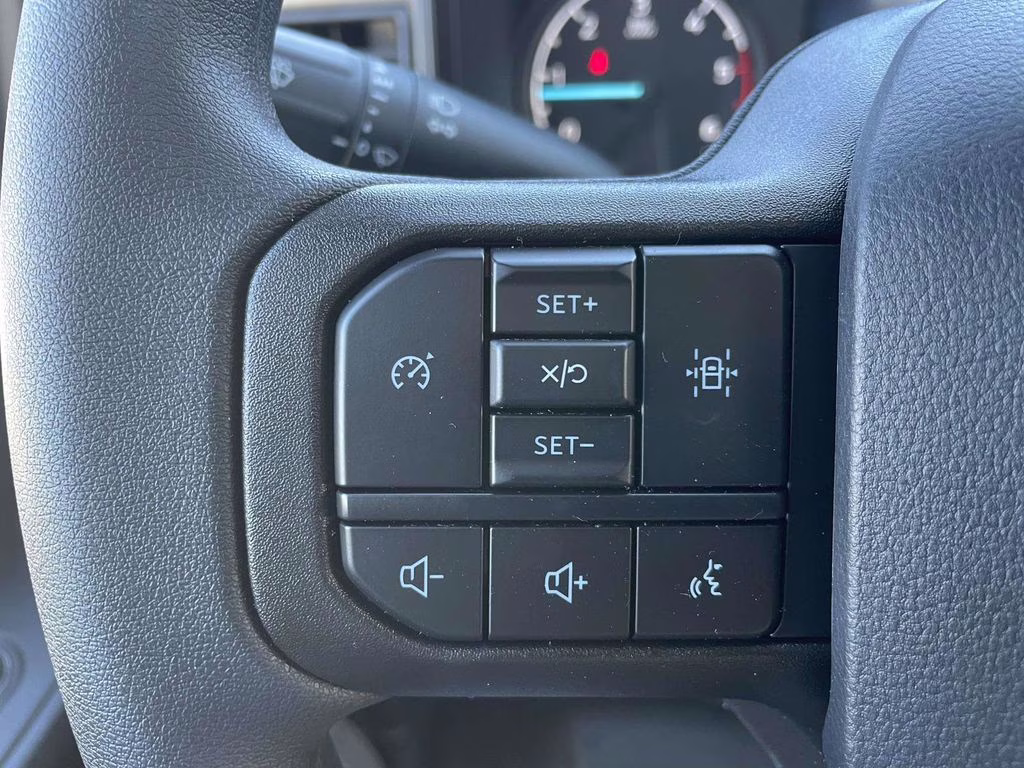 2025 Oxford White Ford Super Duty F-350 SRW XL RWD Chassis