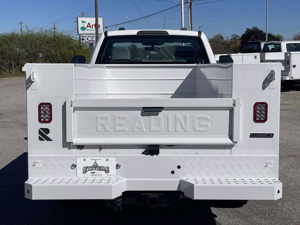 2025 Oxford White Ford Super Duty F-350 SRW XL RWD Chassis