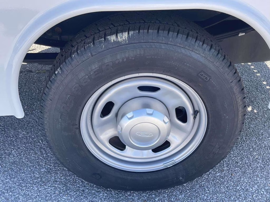 2025 Oxford White Ford Super Duty F-350 SRW XL RWD Chassis