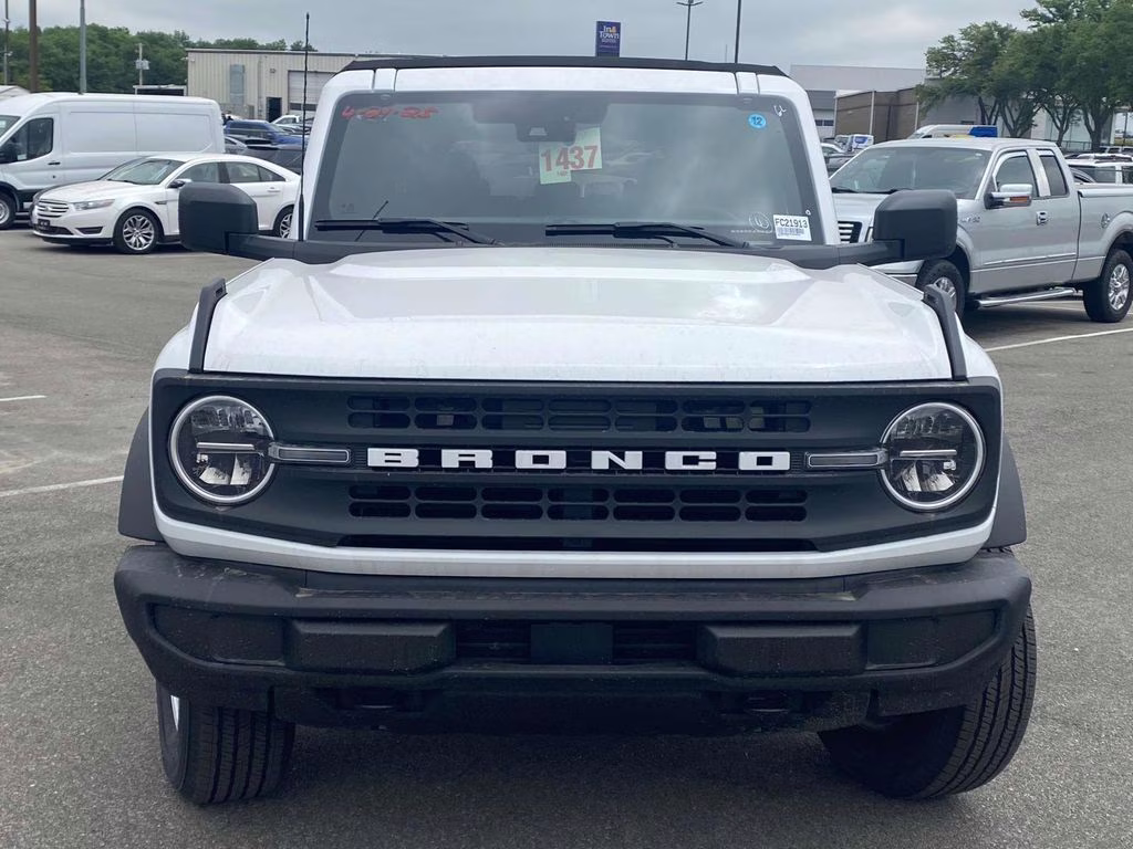 2025 Oxford White Ford Bronco Base 4X4 SUV